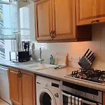 Spacious Central London 2 Bedroom Mansion Block Apartment
